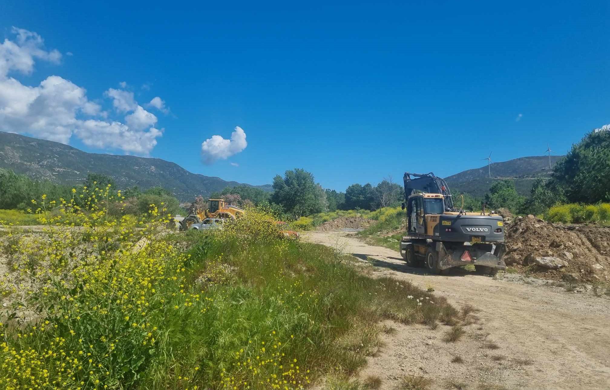 Τέμπη: Συγγενείς ζουν τον εφιάλτη ξανά στο τι μπορεί να ανακαλυφθεί στο χώμα – Βρέθηκε «ύποπτη» παλέτα, μισοθαμμένη