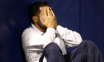 Ποδόσφαιρο: Το κοντράστ των συναισθημάτων: Δάκρυα στην Κηφισιά, πανηγυρισμοί στο Αγρινιο στο 3ο γκολ του ΠΑΣ (vid)