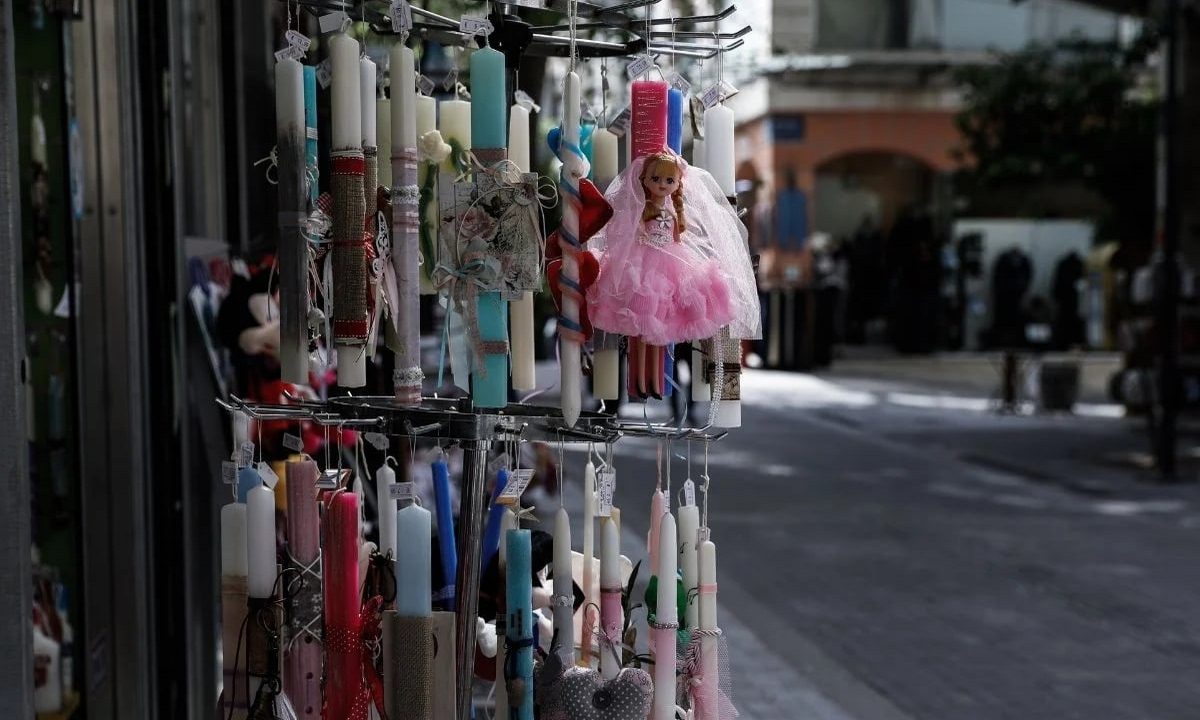 Πάσχα: Πικρή έκπληξη για τους καταναλωτές – Στα ύψη τρόφιμα, λαμπάδες και σοκολατένια αυγά