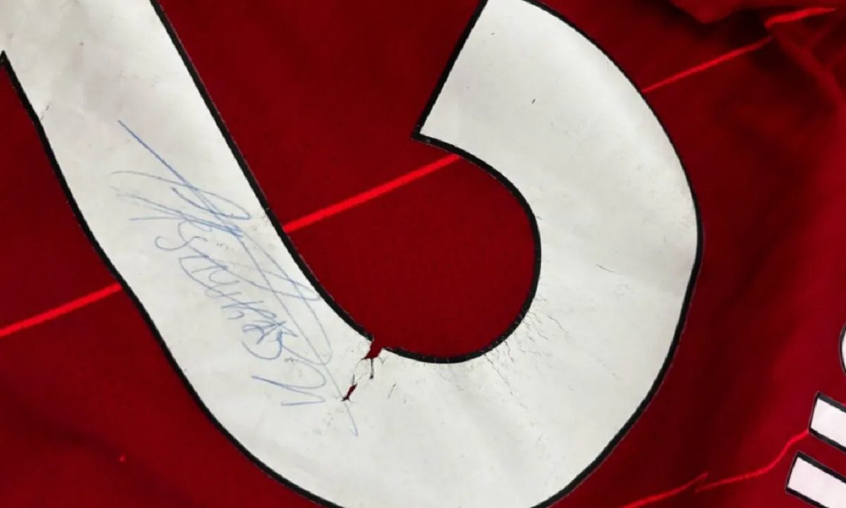Κώστας Τσιμίκας: Δείτε πόσο κάνει φανέλα της Λίβερπουλ με υπογραφή Tsimikas