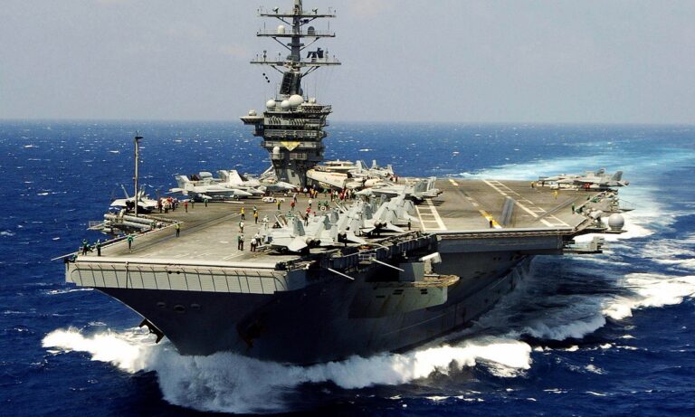 Προκαλεί δέος – Αυτό είναι το αεροπλανοφόρο USS Dwight D. Eisenhower που βρίσκεται στη Σούδα!