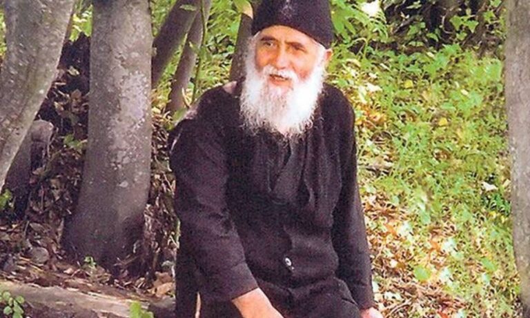 Ανατριχίλα με την προφητεία του Αγίου Παϊσίου για το ποθούμενο!