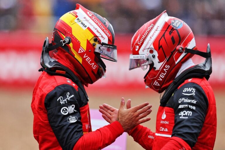 Ο Vasseur «ανησυχεί » για τον Leclerc με την κυριαρχία του Sainz στη Ferrari