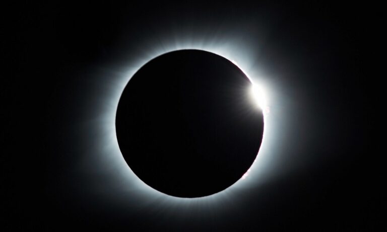 Έκλειψη Ηλίου 2024: Πού θα είναι ορατό το φαινόμενο – Έτσι θα το δείτε ζωντανά!