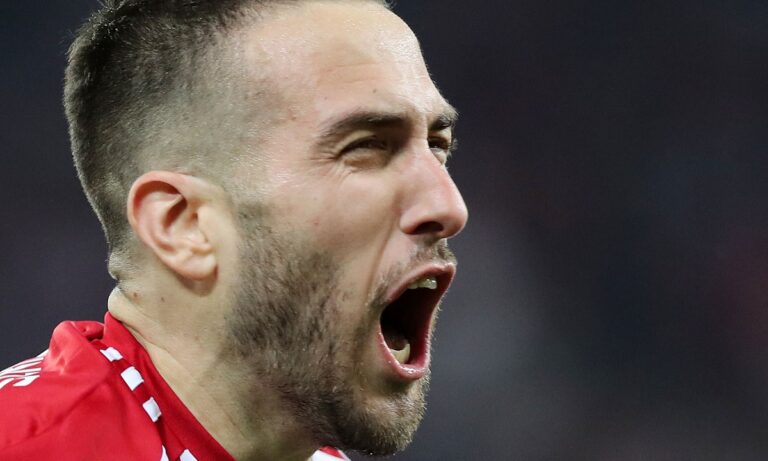 Κώστας Φορτούνης: Εμφάνιση νέο συμβόλαιο με τον Ολυμπιακό