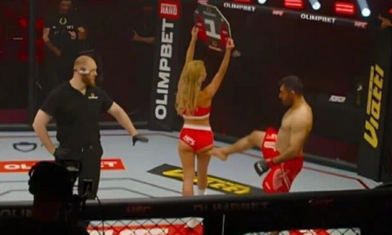 Δείτε την ώρα που Ιρανός αθλητής MMA κλωτσά την κοπέλα που κρατά την πινακίδα με τους γύρους