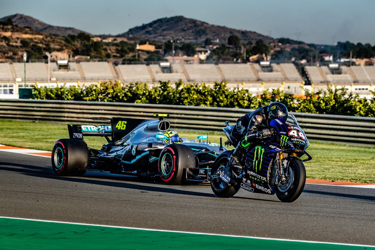 motogp-media-liberty-hamilton-rossi-motogp-f1-yamaha-mercedes-scaled