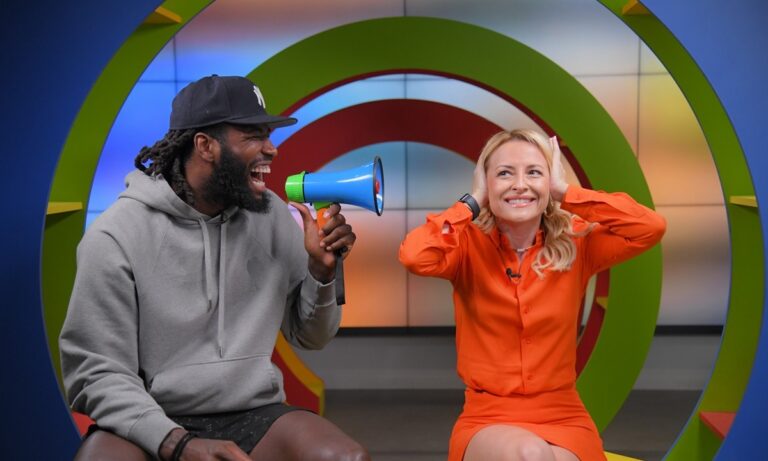 Ο Ματίας Λεσόρ σε ρόλο οργανωτή κερκίδας στο ΟΠΑΠ Game Time