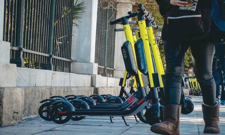 Ηλεκτρικά πατίνια: Τι προβλέπει ο ΚΟΚ για την κυκλοφορία τους