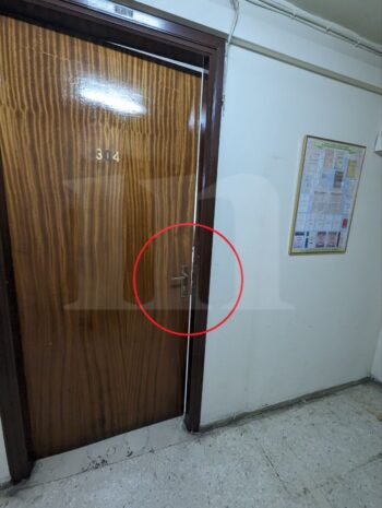 Τη βλέπετε αυτή την πορτούλα που ανοίγει μία κλωτσιά; Εεε την άνοιξαν και βρήκαν όλα τα στοιχεία για τις εκλογές - Είναι δυνατόν; 