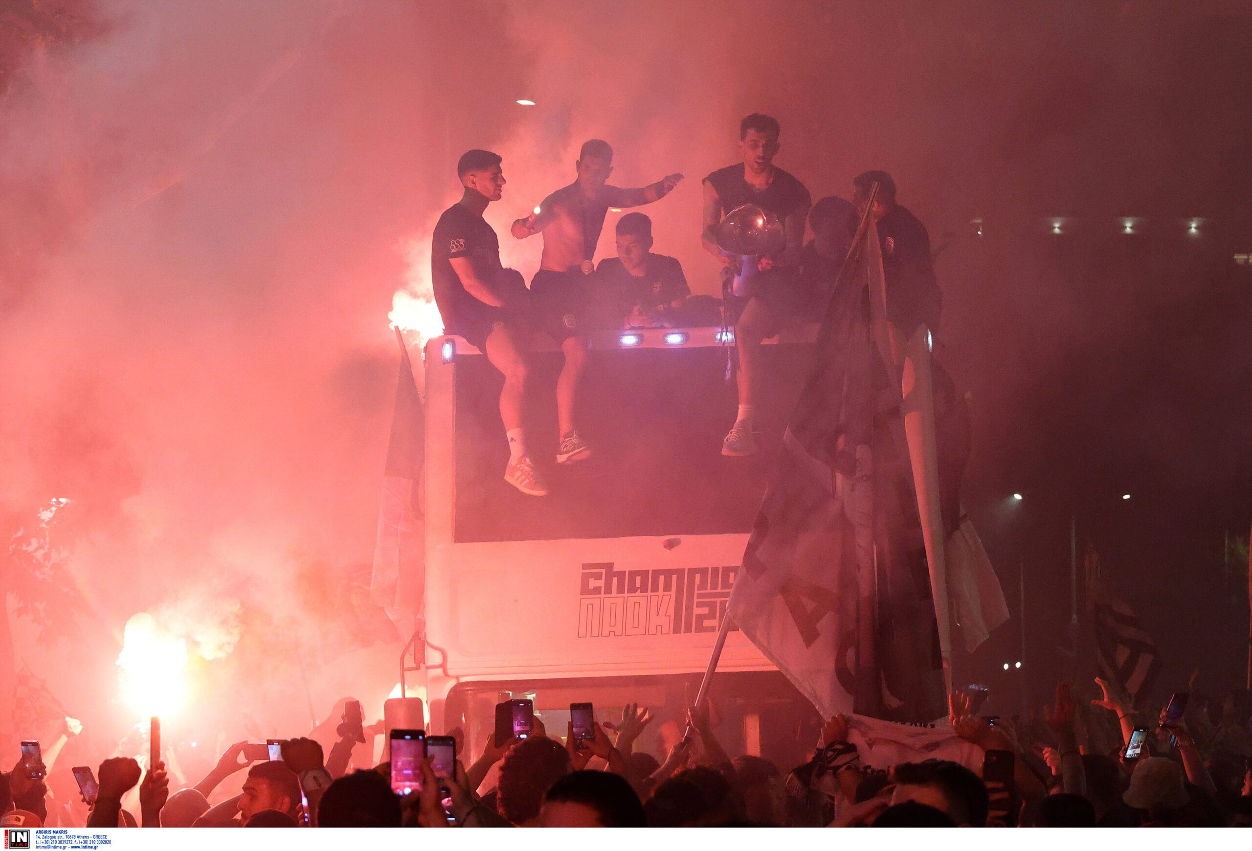 «Κάηκε» η Θεσσαλονίκη για τον πρωταθλητή ΠΑΟΚ - Πάρτι μέχρι το πρωί στο Λευκό Πύργο (pics &vids)