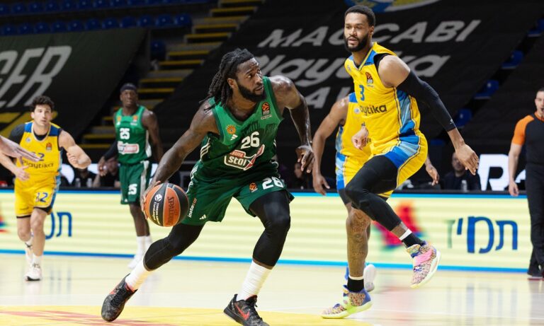 Μακάμπι-Παναθηναϊκός: Εντυπωσιακό καλάθι και φάουλ ο Λεσόρ, buzzer beater ο Κέντρικ Ναν (vids)