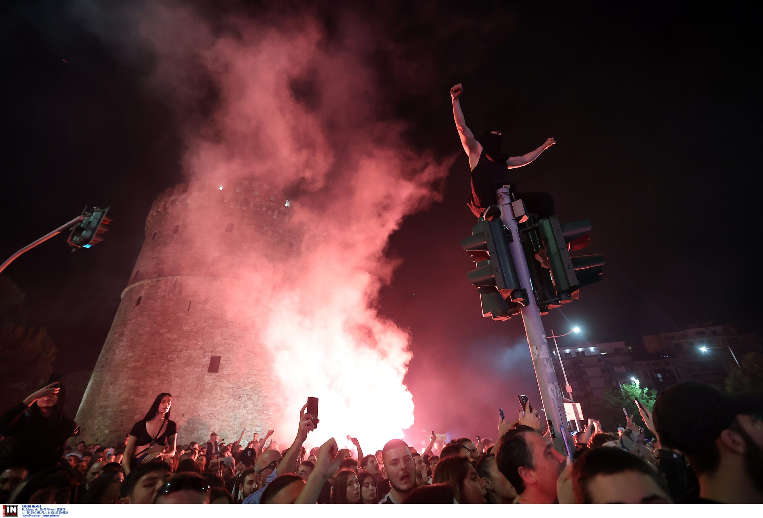 «Κάηκε» η Θεσσαλονίκη για τον πρωταθλητή ΠΑΟΚ - Πάρτι μέχρι το πρωί στο Λευκό Πύργο (pics &vids)