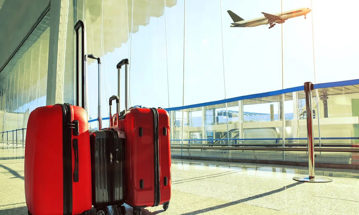 Tik Tok: Απίστευτο – Ο λόγος που φορτώνονται πρώτα οι κόκκινες βαλίτσες στο αεροπλάνο!
