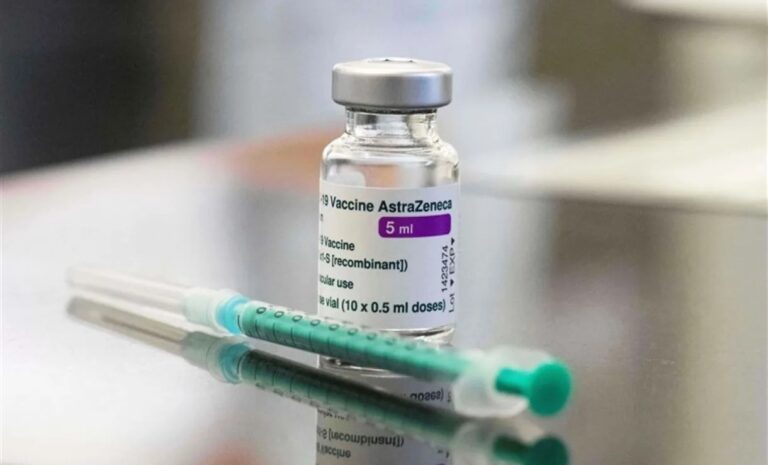 Εχθές «ψεκασμένοι» – Σήμερα δικαιωμένοι: Η AstraZeneca παραδέχτηκε ότι το εμβόλιο κατά της Covid μπορεί να σκοτώσει!