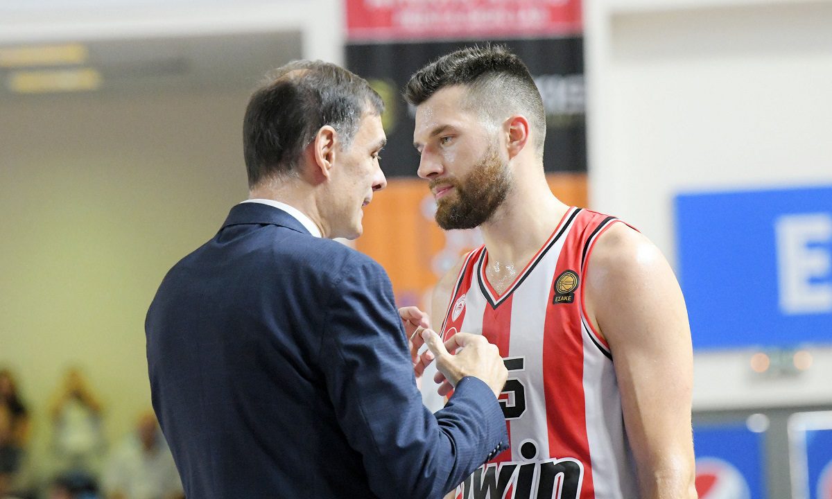 Ολυμπιακός: Η αμυντική ανυπαρξία του Πίτερς ίσως κάνουν μόνιμο 4άρι τον Παπανικολάου!