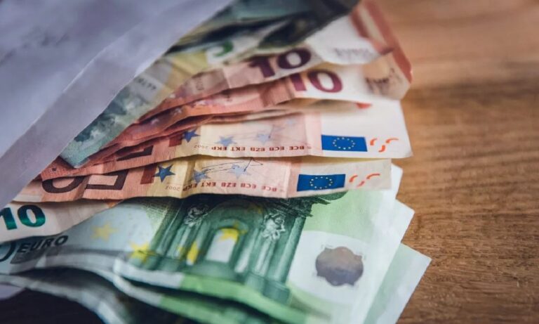 Έρχεται νέο επίδομα 300 ευρώ από το Σεπτέμβριο – Ποιοι θα είναι οι δικαιούχοι!