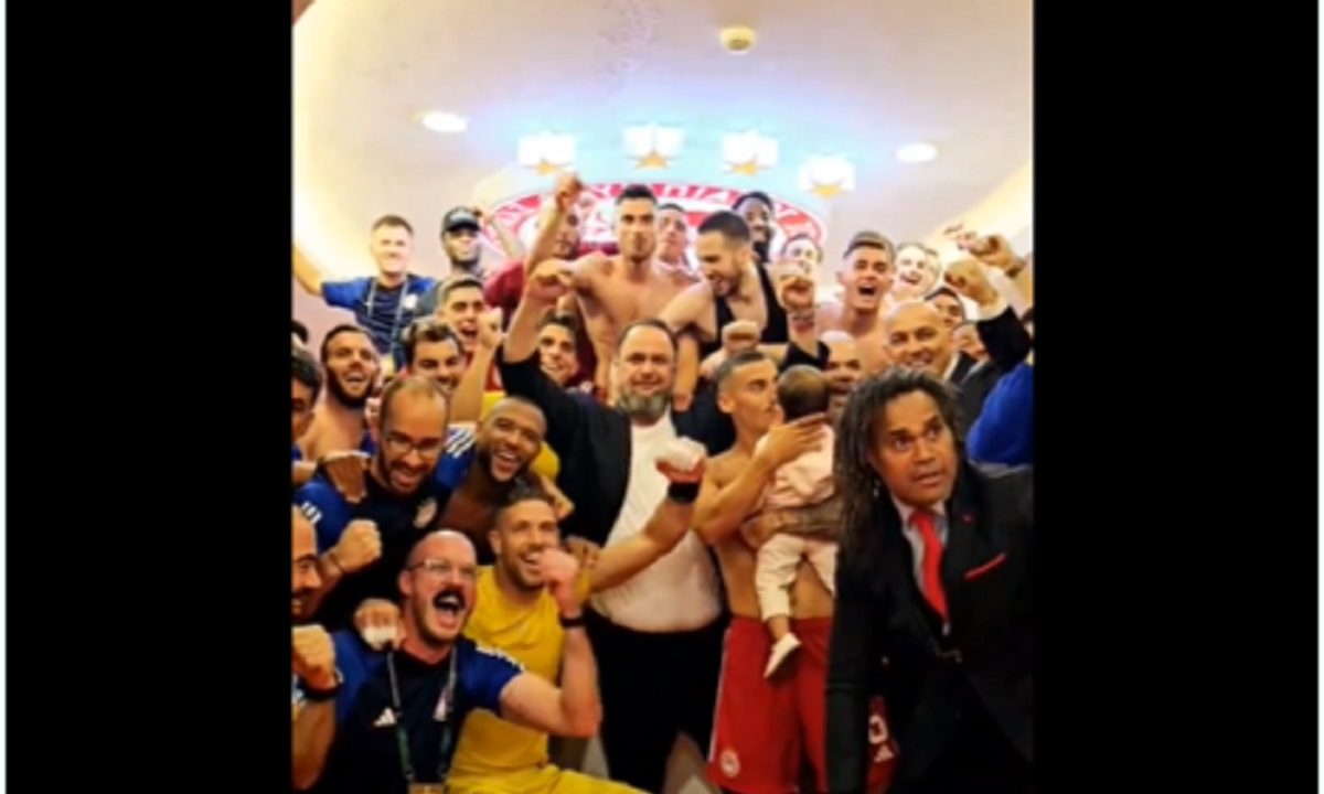 Ολυμπιακός – Άστον Βίλα: Τρέλα Μαρινάκη στα αποδυτήρια του Καραϊσκάκης