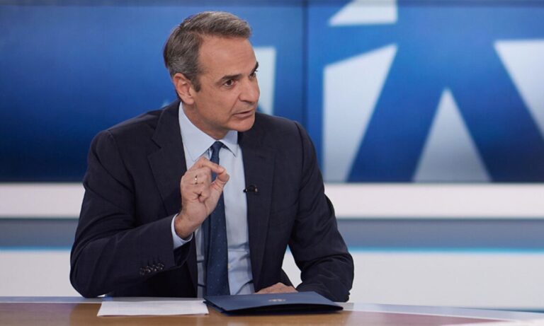 Κυνικός Μητσοτάκης, αρνείται να μειώσει τον ΦΠΑ στα τρόφιμα: «Στραγγίζει» τα νοικοκυριά και παραδέχεται ότι το κάνει για τα κρατικά έσοδα