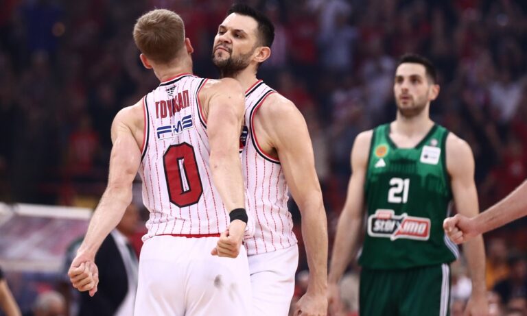 Ο Ολυμπιακός ξέσπασε στο 3ο δεκάλεπτο, έκανε το 2-0 επί του Παναθηναϊκού και πάει στο ΟΑΚΑ για στέψη! (vids)