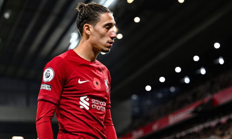 Κώστας Τσιμίκας: Χαμός στη Λίβερπουλ – Έδιωξε δέκα παίκτες