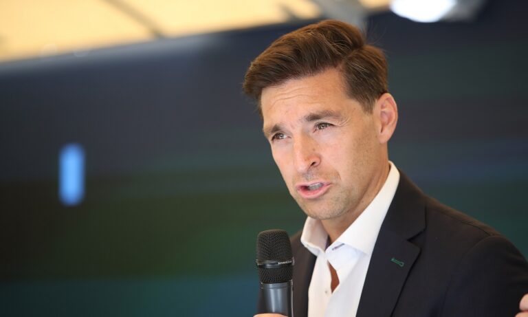 Νέα «βόμβα» με αποχώρηση κορυφαίου Έλληνα!