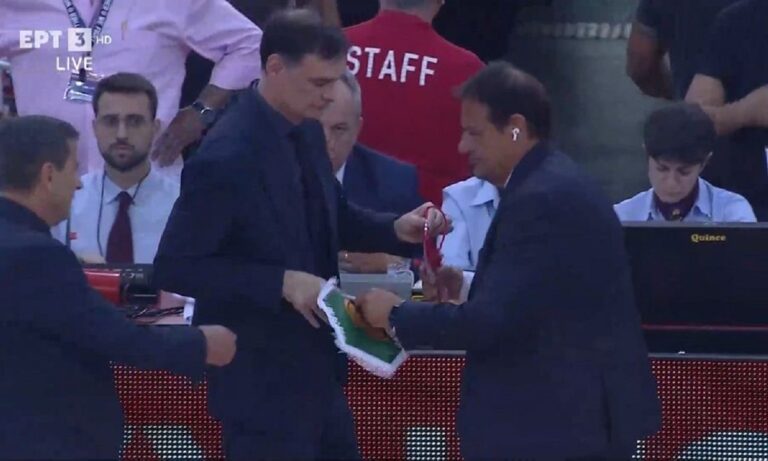 Ολυμπιακός – Παναθηναϊκός: Αυτή τη φορά η χειραψία Μπαρτζώκα – Αταμάν ήταν «ψυχρή» (vid)