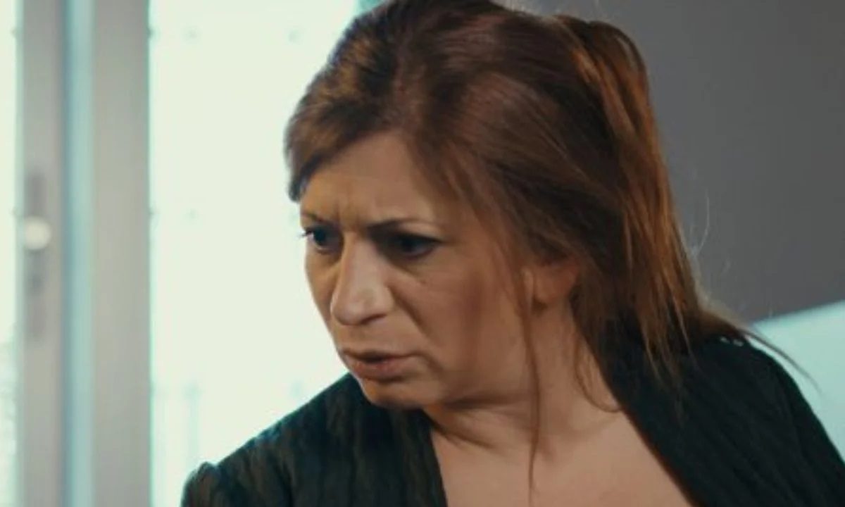 Η γη της ελιάς επόμενα επεισόδια: Ο πάππους στήνει παγίδα στη Κούλα και της ζητάει δανεικά!