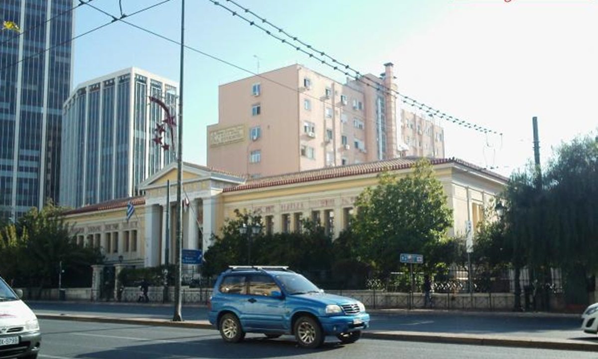 Παράσυρση πεζής από μηχανή έξω από το Ιπποκράτειο νοσοκομείο