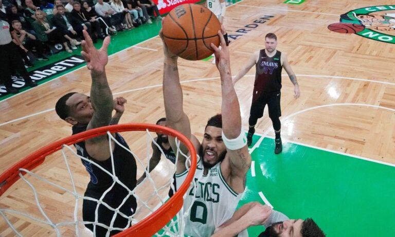 NBA: Πάρτι των Σέλτικς κόντρα στους Μάβερικς υπό το βλέμμα του Γκουαρντιόλα (vid)