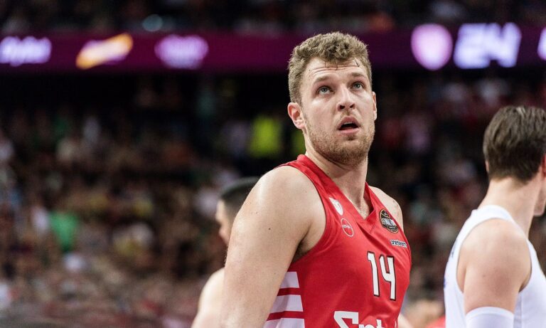 Σκάει «βόμβα» με Βεζένκοφ!