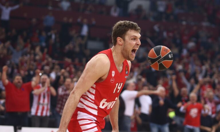 Σάσα Βεζένκοφ: Αυτά είναι τα τρελά λεφτά που λένε πως θα πάρει από τον Ολυμπιακό