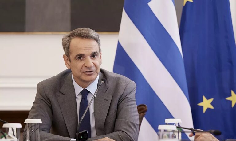Τρεις λαλούν και δυο χορεύουν ο Κυριάκος: Γύρισε από ανέμελο τριήμερο στο Πάπιγκο και τα βρήκε όλα καλά με τις φωτιές!