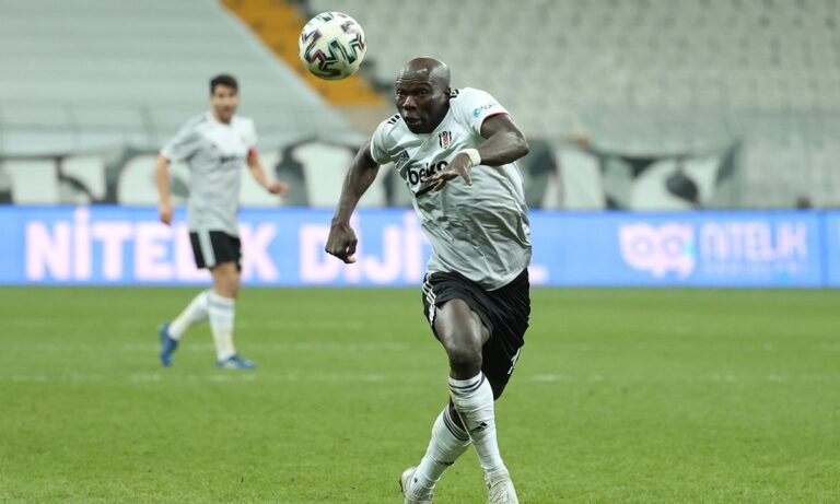 Ο Ολυμπιακός τα έχει μπερδέψει και με τους φορ