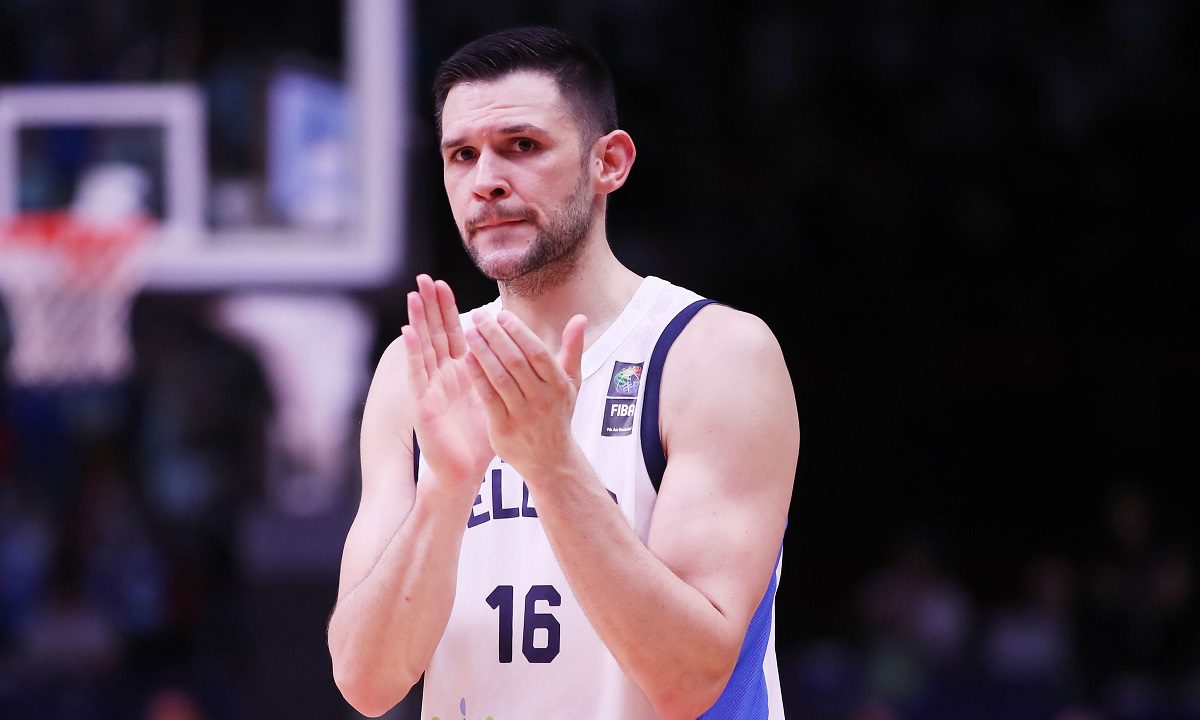 Όταν ο δακρυσμένος Κώστας Παπανικολάου έδινε μία… υπόσχεση, που την τήρησε ένα χρόνο αργότερα!