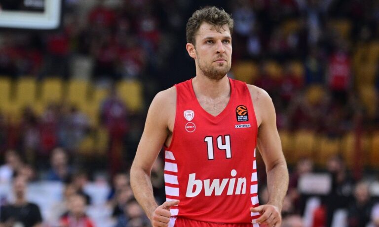 Ο Ολυμπιακός έχει «δεμένο» τον Βεζένκοφ από παντού!