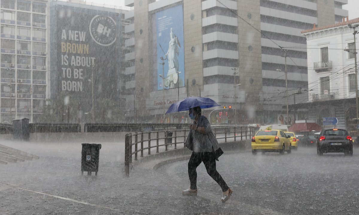 Αλλάζει ο καιρός: Τριήμερο κακοκαιρίας – Σε ποιες περιοχές έρχονται καταιγίδες