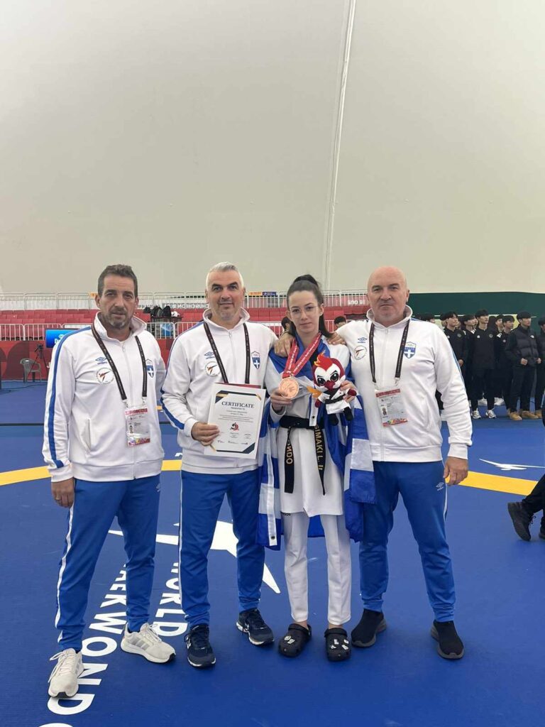 Η φωτογραφία της Τζέλη με την ελληνική σημαία, στο βασικό θέμα της World Taekwondo