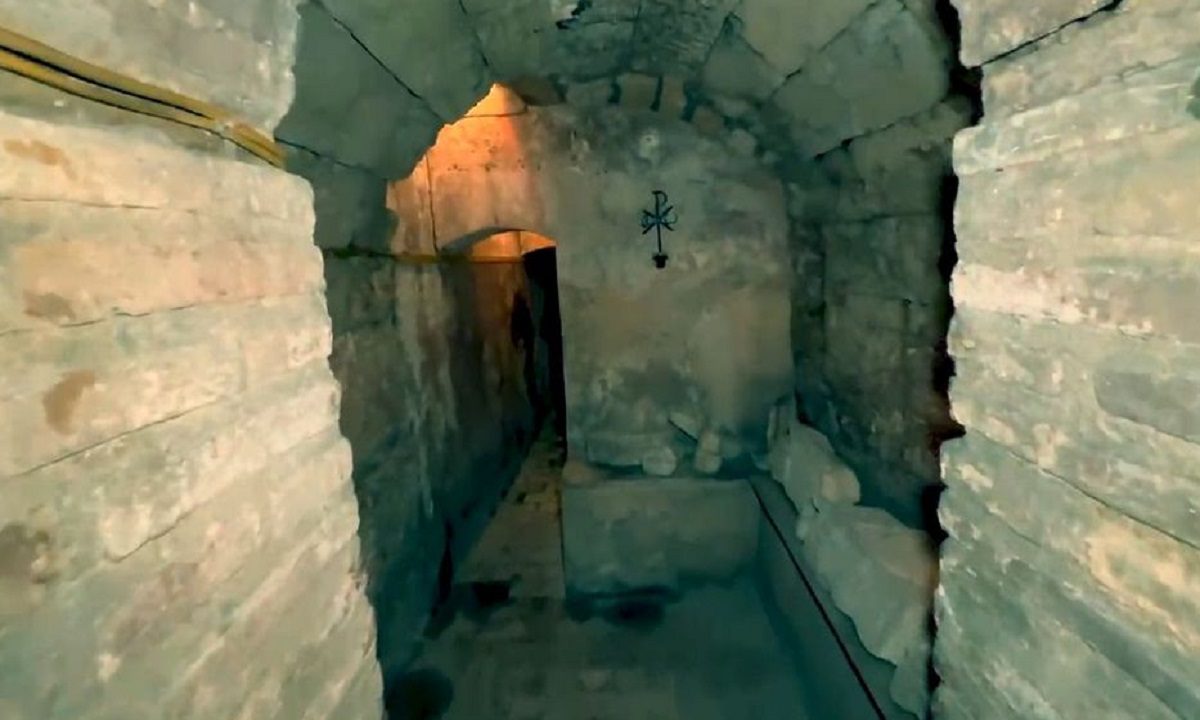 Οι κρυφές κατακόμβες της οδού Φιλελλήνων