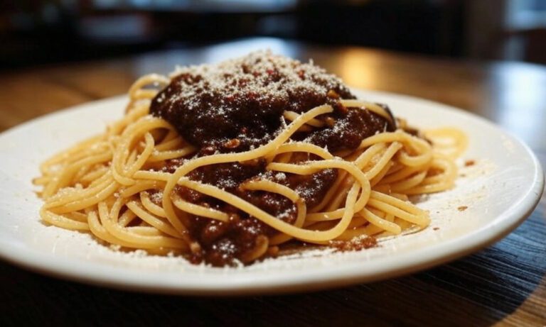 Η πιο περίεργη μακαρονάδα που μπορείς να φτιάξεις, δεν έχει καμία σχέση με ό,τι ήξερες μέχρι τώρα