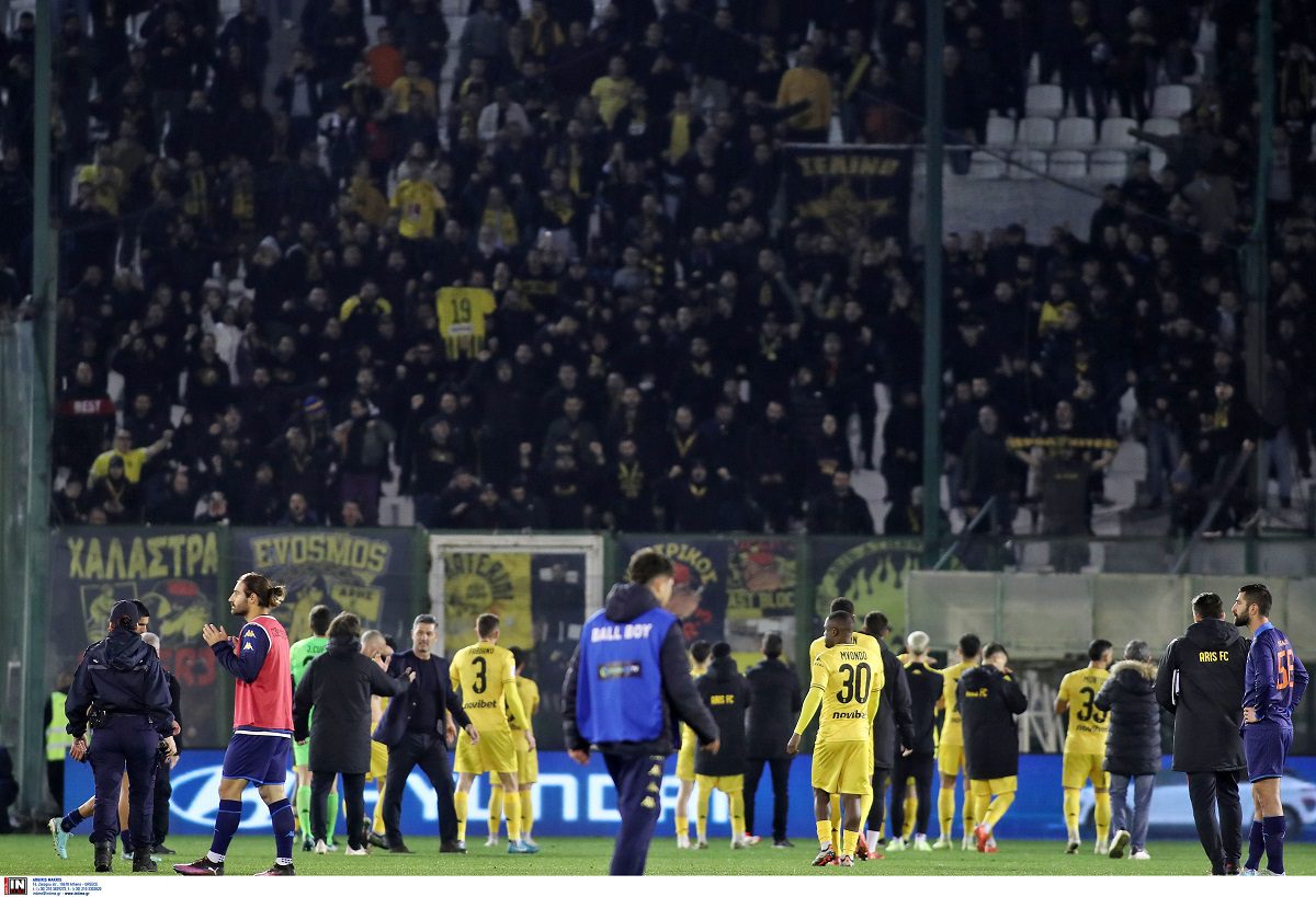 Συγκινητικές στιγμές στην Λεωφόρο με παίκτες και οπαδούς του Άρη που δεν ξέχασαν τον Άλκη Καμπανό και του αφιέρωσαν τη νίκη επί της Καλλιθέας.