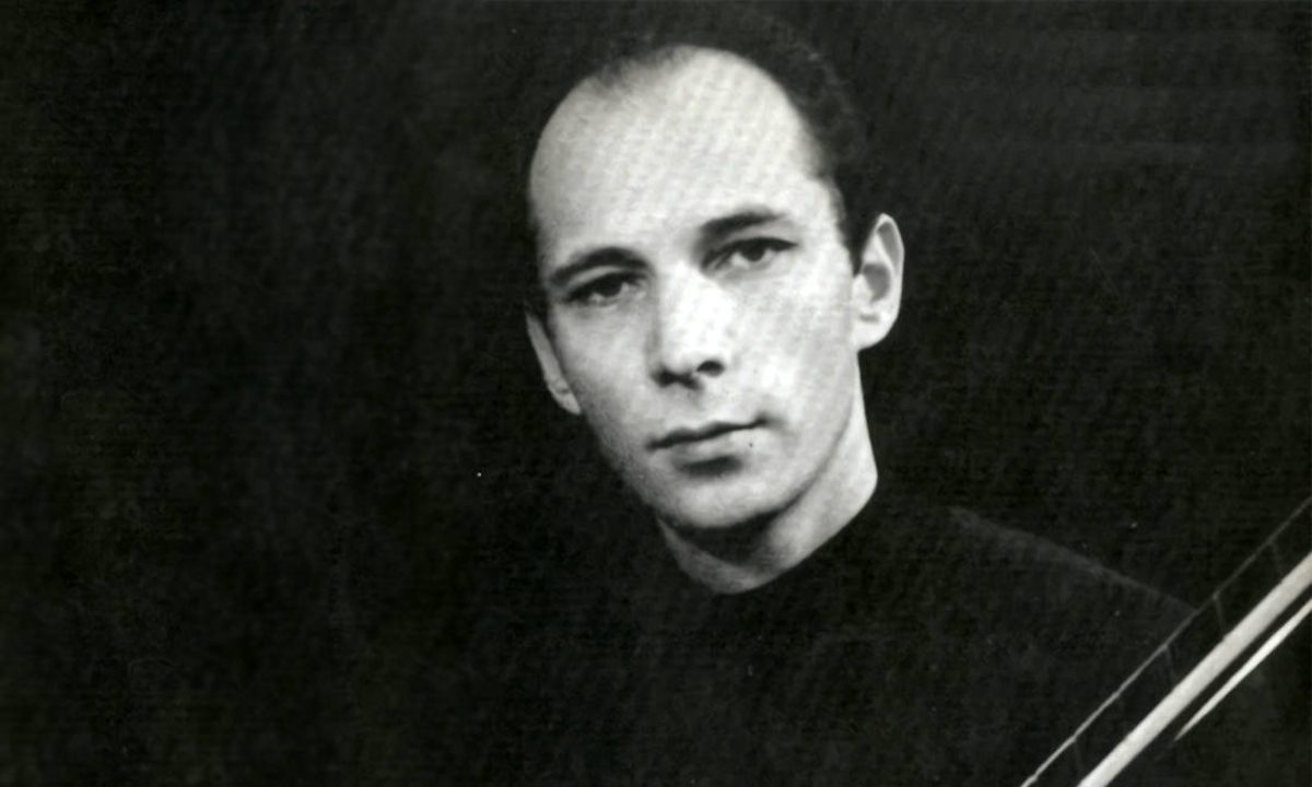 Η πρώτη του αμοιβή ήταν ένα πιάτο φαγητό και ό,τι φιλοδώρημα έβγαζε. Στη συνέχεια τον τραγούδησε όλη η Ελλάδα