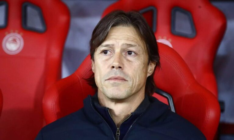 Πέταξε «σπόντες» κατά της διαιτησίας ο Αλμέιδα!