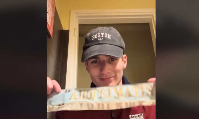 Όταν σου λέει ότι είναι όμορφος αλλά η γιαγιά σου έχει βγει Miss Hellas!