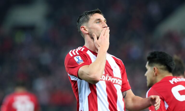 Ολυμπιακός – ΑΕΚ: Ο Γιάρεμτσουκ έβαλε ένα και έδωσε δώρο άλλα δύο χαμένα στο 1ο ημίχρονο – Γιατί ο Μεντιλίμπαρ τον χειροκροτούσε