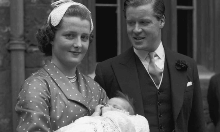 Ήθελαν γιο και έκαναν κόρη. Η απογοήτευση μεγάλη, δεν ήξεραν όμως ότι αυτή η κόρη θα λατρευτεί από όλη τη χώρα και τον κόσμο ολόκληρο