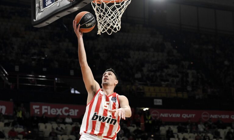 Η σύντροφος του Λαρεντζάκη τον έστειλε στον… καναπέ! (ΦΩΤΟ)