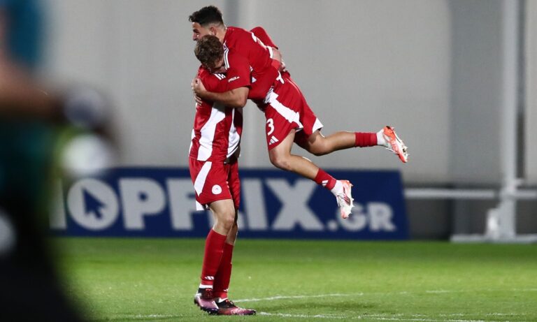 Κώστας Νικολακόπουλος : Με αυτόν τον πιτσιρικά του Ολυμπιακού έχει ξετρελαθεί