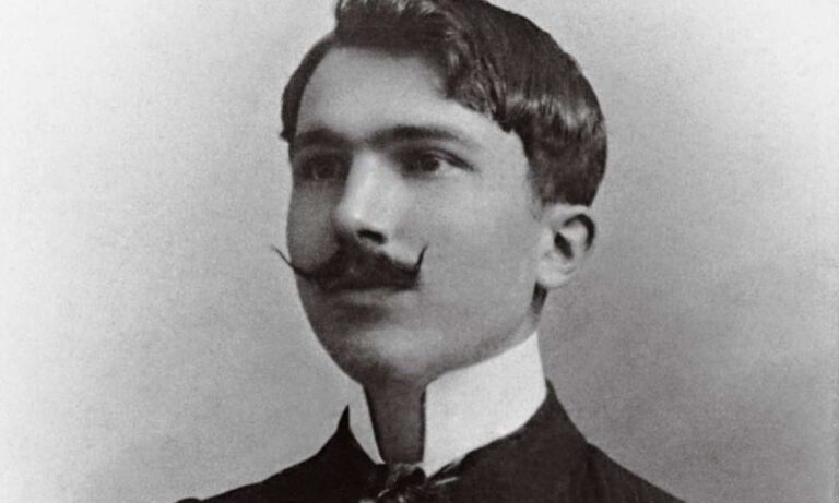 Παντρεύτηκε σε νεκροταφείο στο Ηράκλειο γιατί φοβόταν τον πατέρα του. Σήμερα έχει το δικό του μουσείο και είναι ο περισσότερο μεταφρασμένος Έλληνας σε όλο τον κόσμο