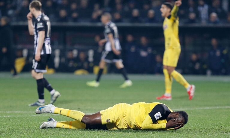 ΑΕΚ στα σόσιαλ: «Ο Βιετέσκα χτυπάει εκτός φάσης τον Πιερό μέσα στην περιοχή»